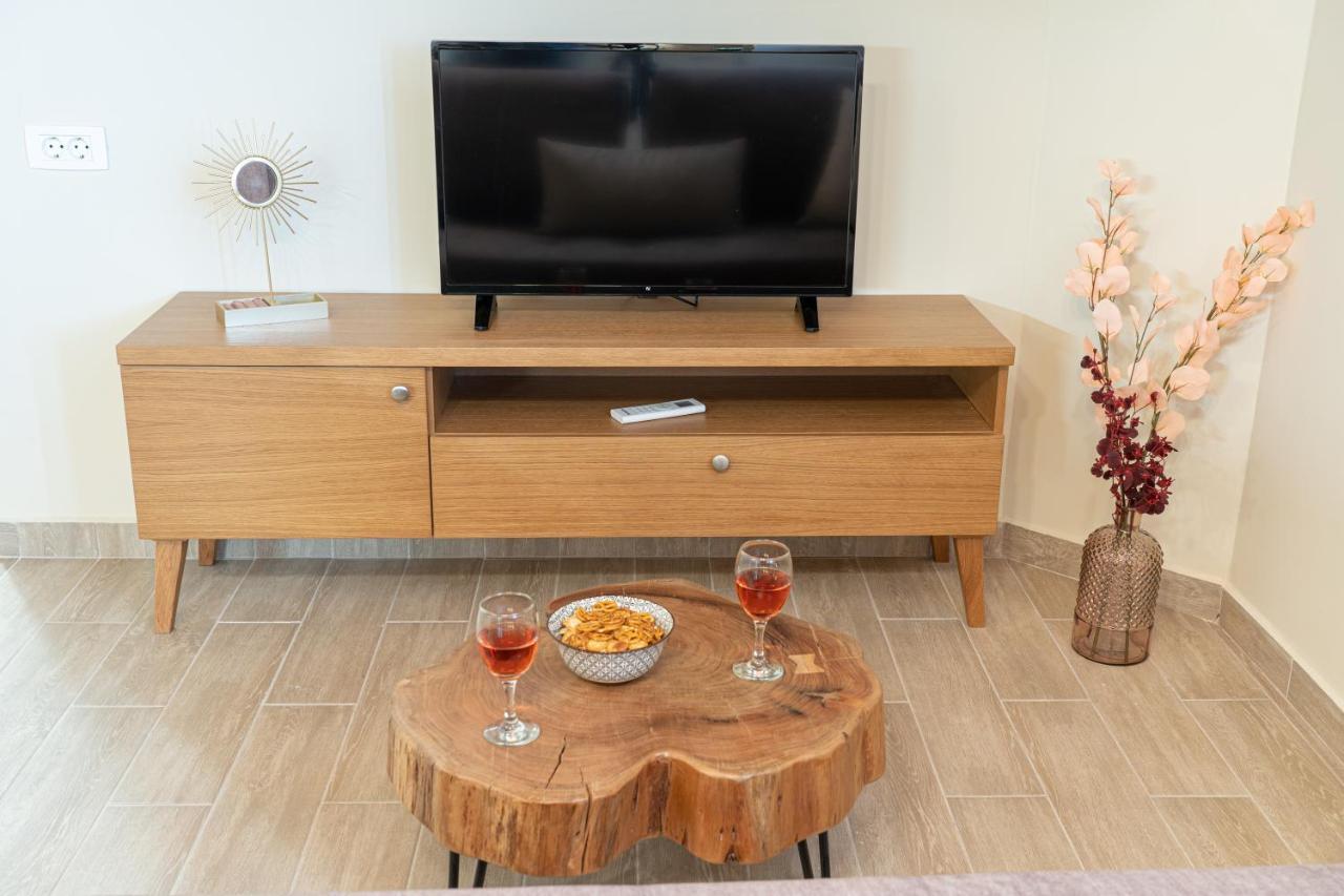 Mimoza'S Apartment Peratata ภายนอก รูปภาพ